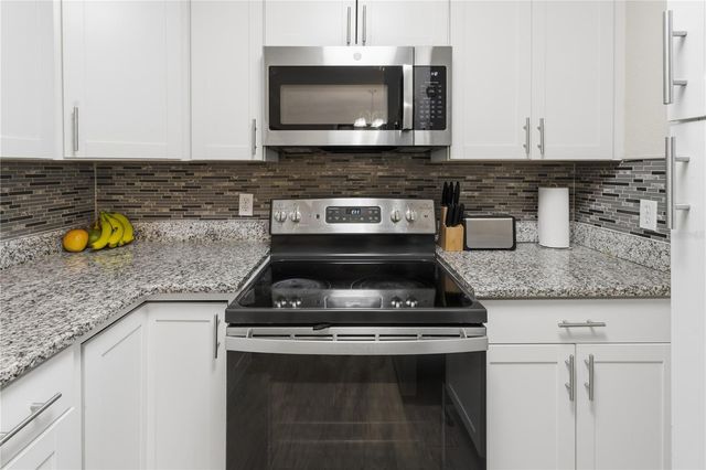 606 HOLT CIRCLE, Winter Haven, FL 33880