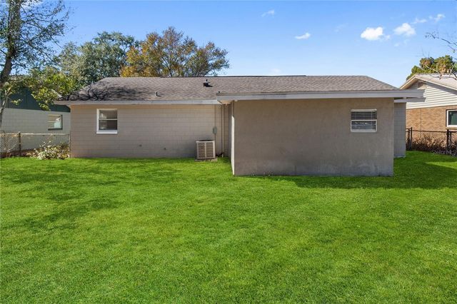 606 HOLT CIRCLE, Winter Haven, FL 33880