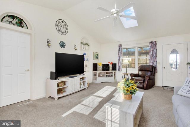 27 MCCANDLESS DR, East Berlin, PA 17316