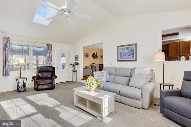 27 MCCANDLESS DR, East Berlin, PA 17316