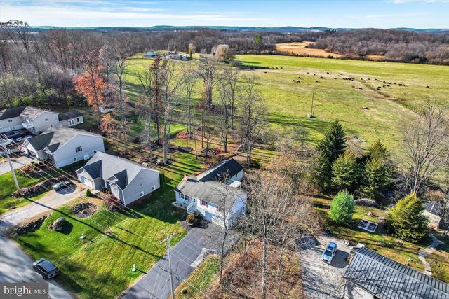 27 MCCANDLESS DR, East Berlin, PA 17316