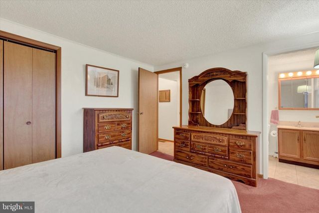 27 MCCANDLESS DR, East Berlin, PA 17316