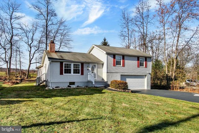 27 MCCANDLESS DR, East Berlin, PA 17316
