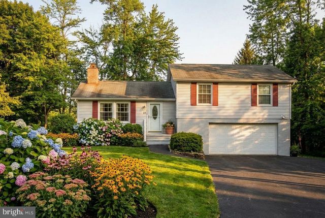 27 MCCANDLESS DR, East Berlin, PA 17316