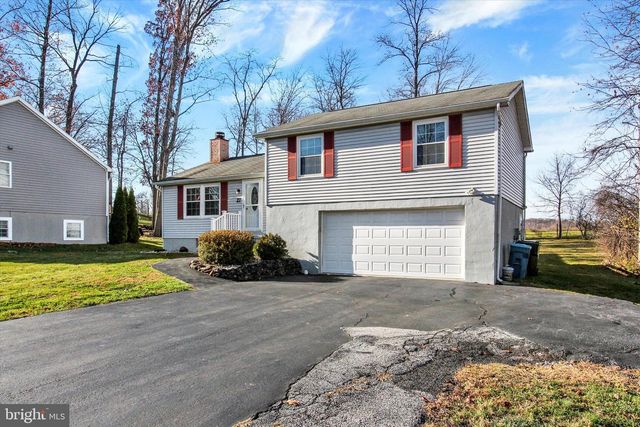 27 MCCANDLESS DR, East Berlin, PA 17316