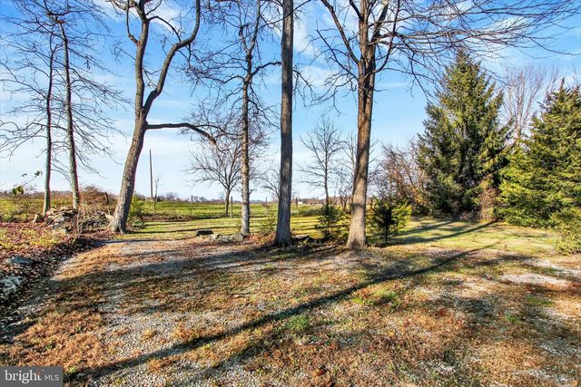 27 MCCANDLESS DR, East Berlin, PA 17316