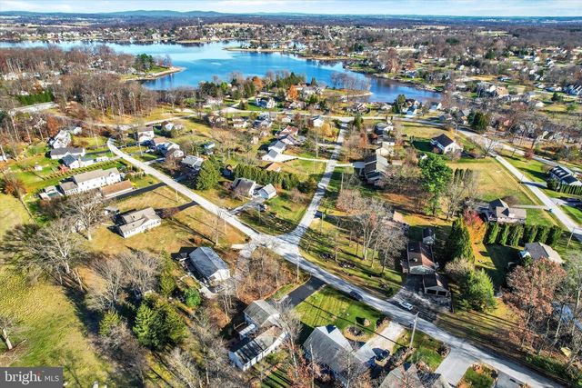 27 MCCANDLESS DR, East Berlin, PA 17316