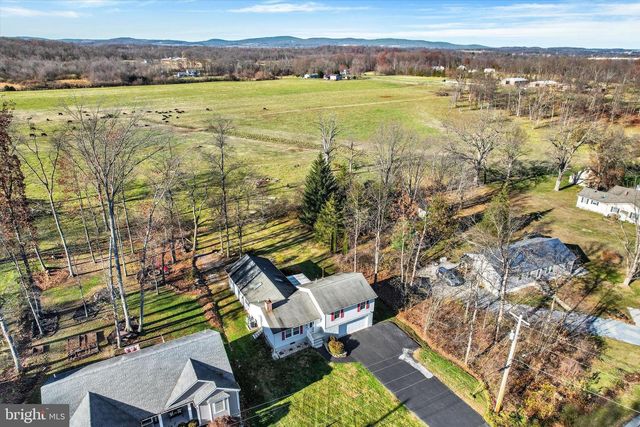 27 MCCANDLESS DR, East Berlin, PA 17316