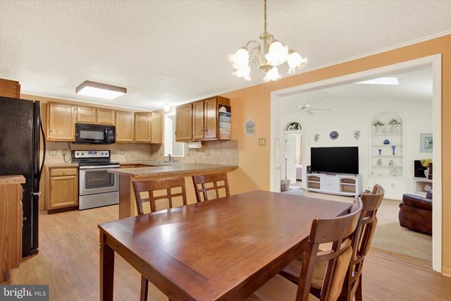 27 MCCANDLESS DR, East Berlin, PA 17316
