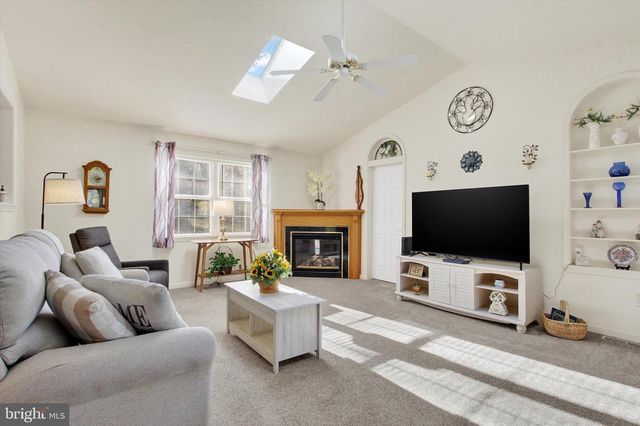 27 MCCANDLESS DR, East Berlin, PA 17316