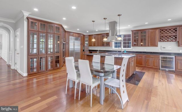 6529 FAIRLAWN DR, Mclean, VA 22101