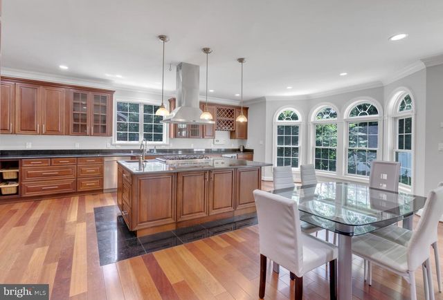 6529 FAIRLAWN DR, Mclean, VA 22101