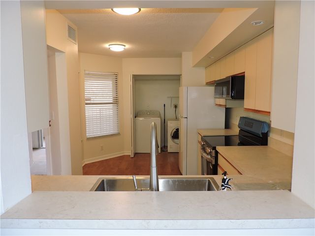 6240 E Mirror Lake Drive 201, Sebastian, FL 32958