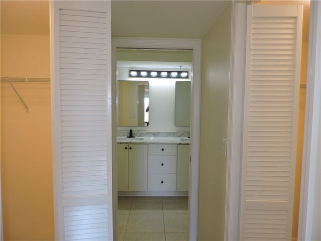 6240 E Mirror Lake Drive 201, Sebastian, FL 32958