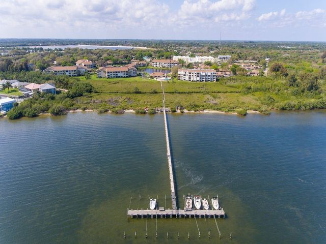 6240 E Mirror Lake Drive 201, Sebastian, FL 32958