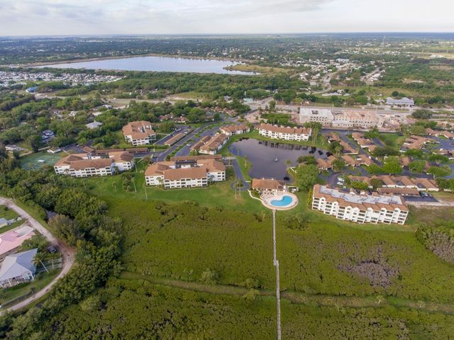 6240 E Mirror Lake Drive 201, Sebastian, FL 32958