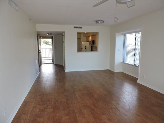 6240 E Mirror Lake Drive 201, Sebastian, FL 32958