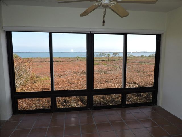 6240 E Mirror Lake Drive 201, Sebastian, FL 32958