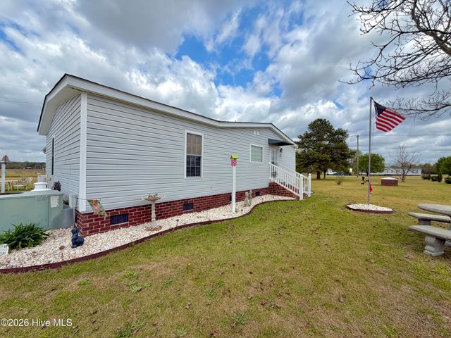 1961 Becton Farm Road, Kinston, NC 28501