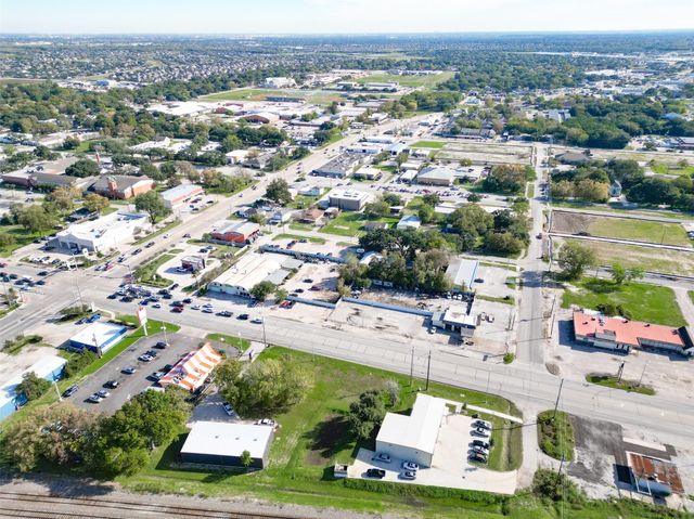 2422-2436 S Main Street, Pearland, TX 77581