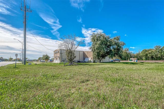 2422-2436 S Main Street, Pearland, TX 77581