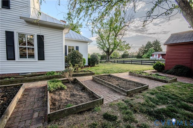 575 Perkins Rd, Kents Store, VA 23084