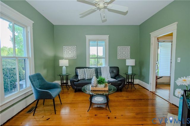 575 Perkins Rd, Kents Store, VA 23084
