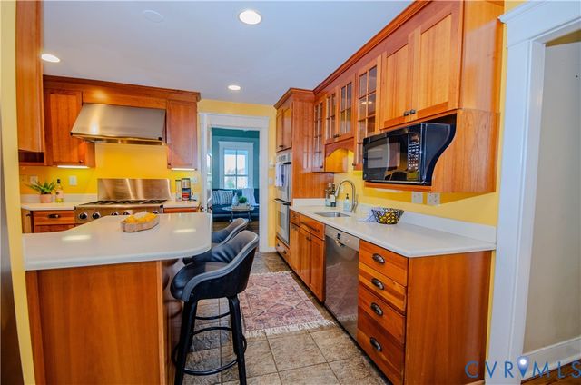 575 Perkins Rd, Kents Store, VA 23084