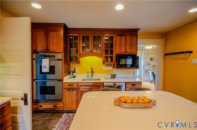 575 Perkins Rd, Kents Store, VA 23084