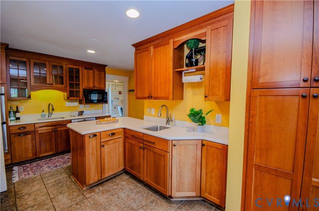575 Perkins Rd, Kents Store, VA 23084