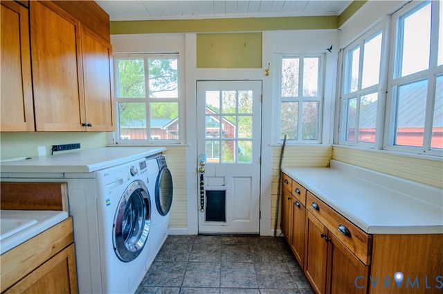 575 Perkins Rd, Kents Store, VA 23084