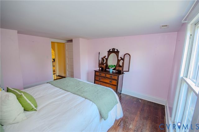 575 Perkins Rd, Kents Store, VA 23084