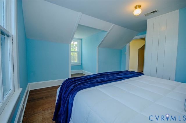575 Perkins Rd, Kents Store, VA 23084