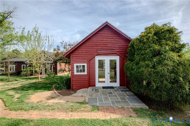 575 Perkins Rd, Kents Store, VA 23084