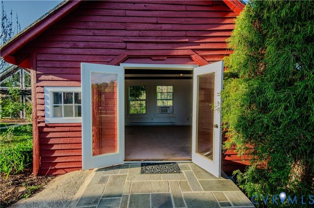 575 Perkins Rd, Kents Store, VA 23084