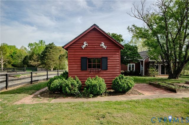 575 Perkins Rd, Kents Store, VA 23084