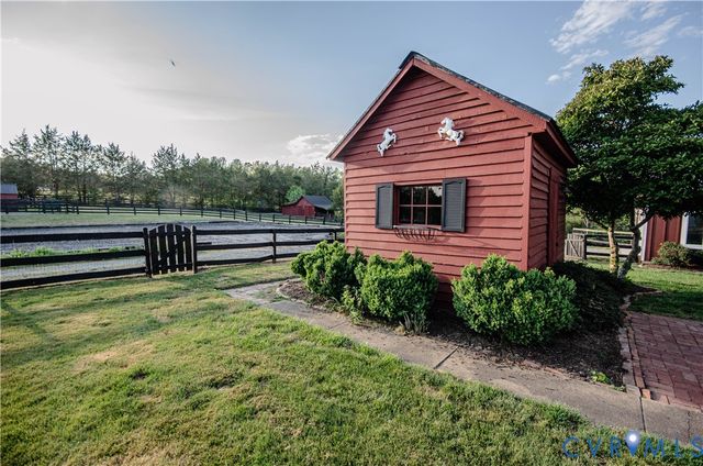 575 Perkins Rd, Kents Store, VA 23084