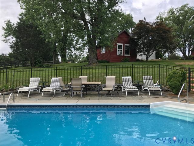 575 Perkins Rd, Kents Store, VA 23084