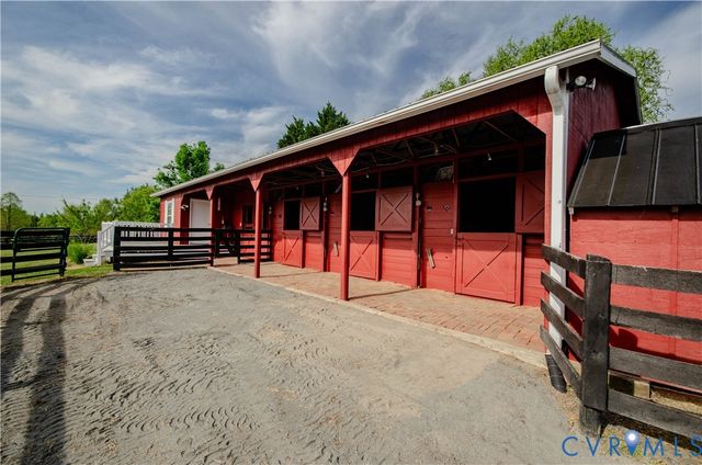 575 Perkins Rd, Kents Store, VA 23084