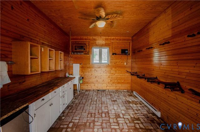 575 Perkins Rd, Kents Store, VA 23084