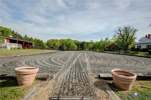 575 Perkins Rd, Kents Store, VA 23084