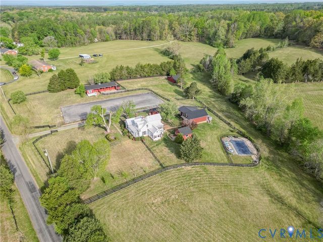 575 Perkins Rd, Kents Store, VA 23084