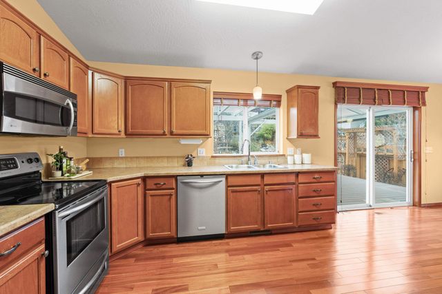 8915 E Parkside Ln, Spokane, WA 99217