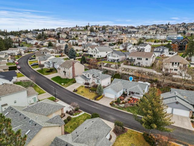 8915 E Parkside Ln, Spokane, WA 99217