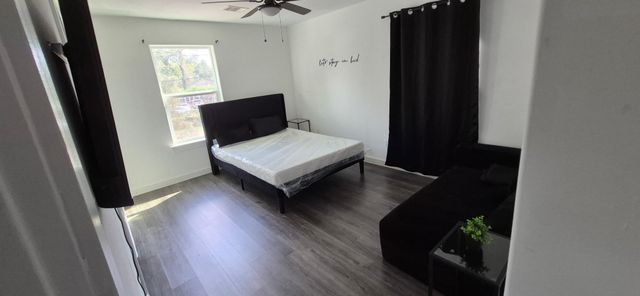 5717 Polly Street A, Houston, TX 77016