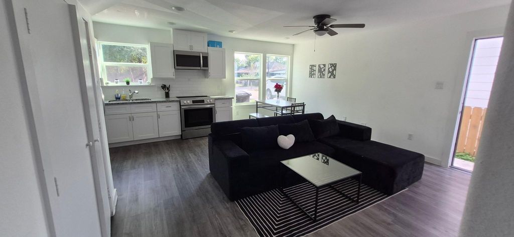 5717 Polly Street A, Houston, TX 77016