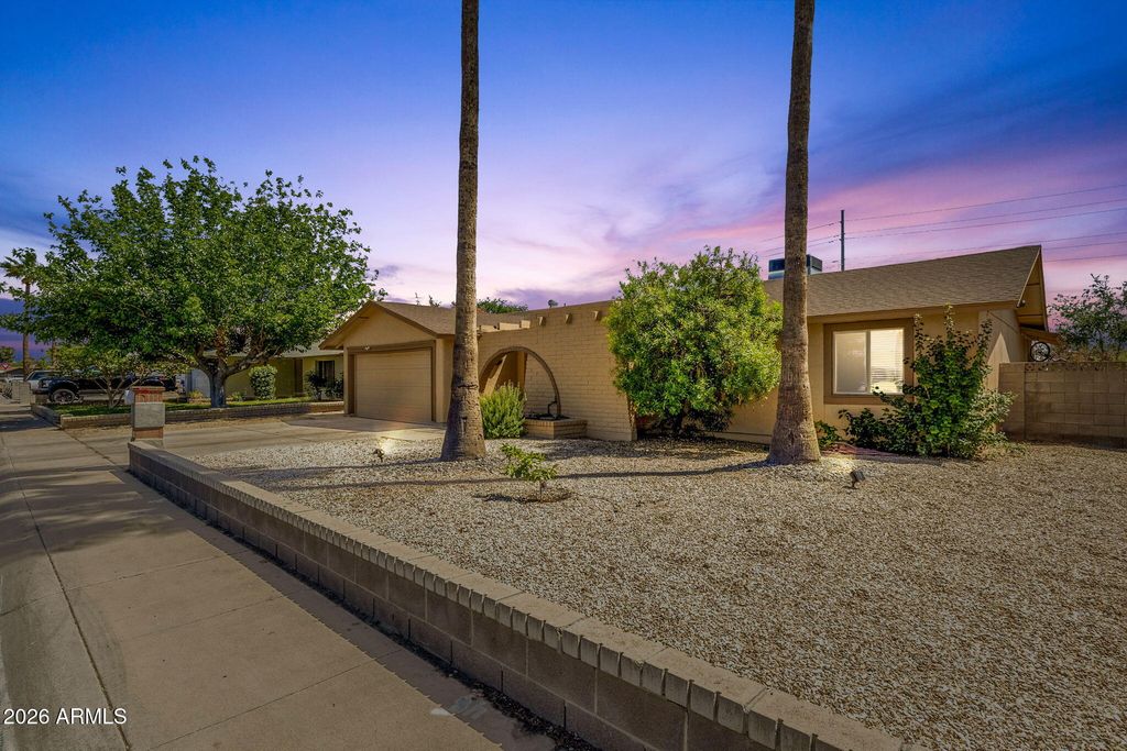 5719 W ZOE ELLA Way, Glendale, AZ 85306