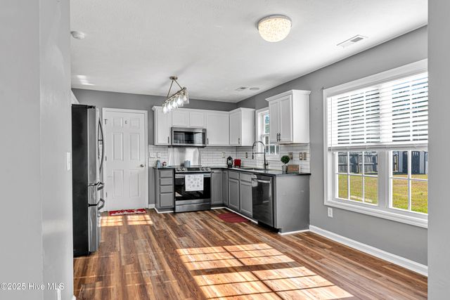 200 Honey Court E, Jacksonville, NC 28540