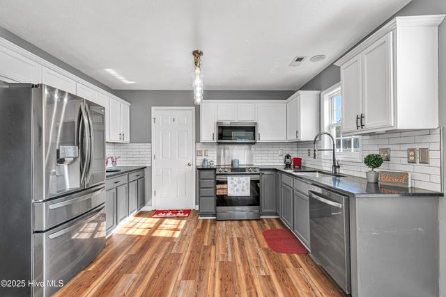 200 Honey Court E, Jacksonville, NC 28540