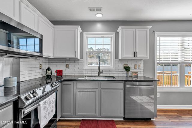 200 Honey Court E, Jacksonville, NC 28540